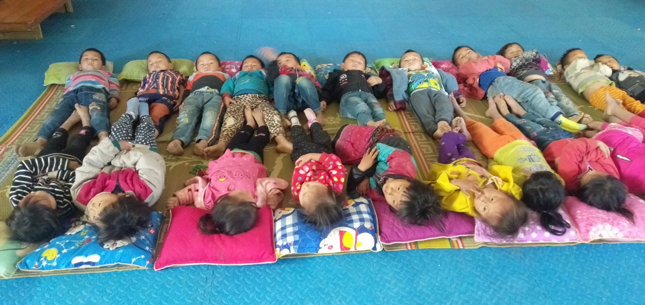 Hình ảnh trẻ ngủ trưa tại lớp mẫu giáo nhỡ - Tà Té